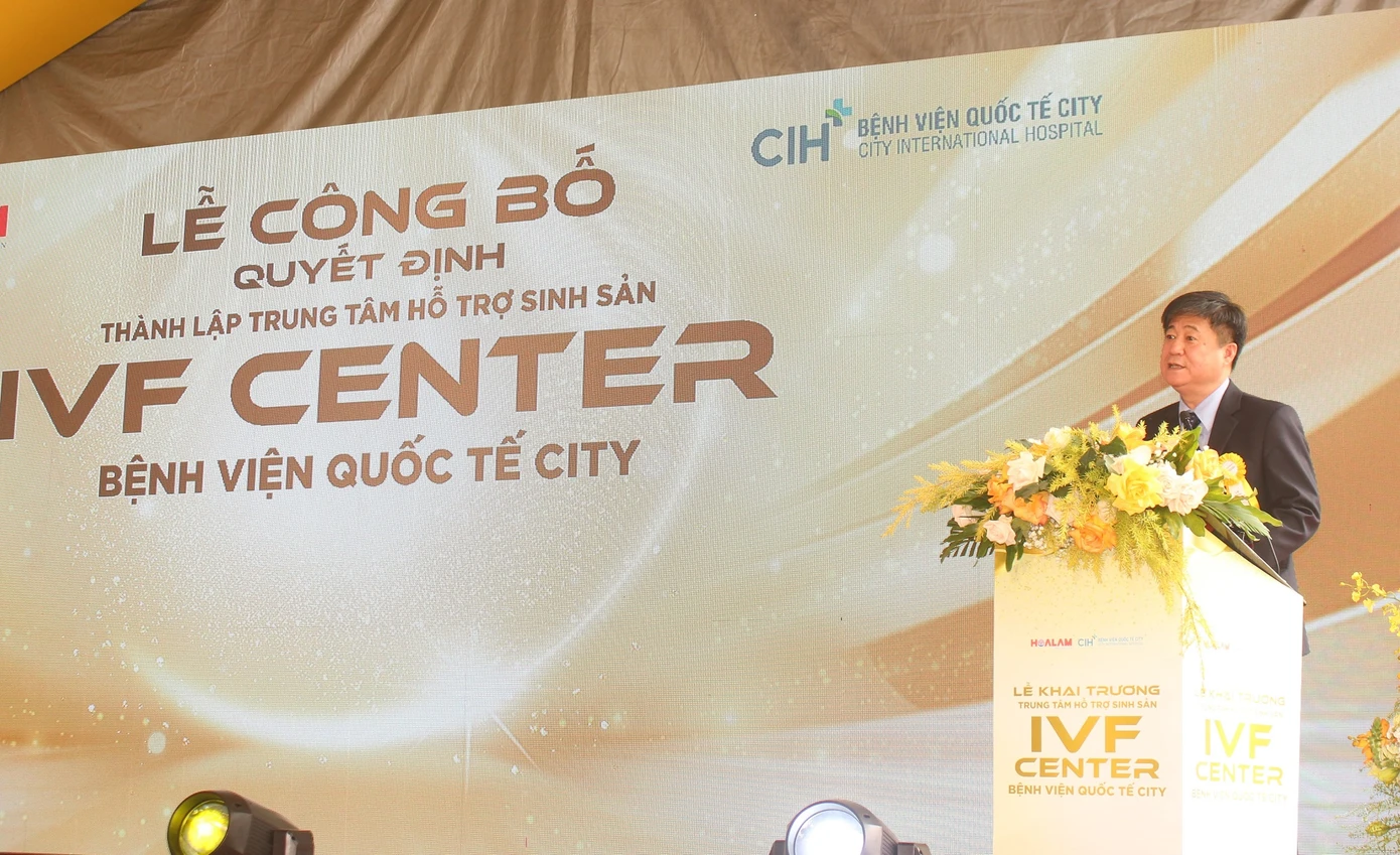 Ông Đinh Anh Tuấn chia sẻ nhiều thông tin liên quan đến lĩnh vực hỗ trợ sinh sản tại sự kiện