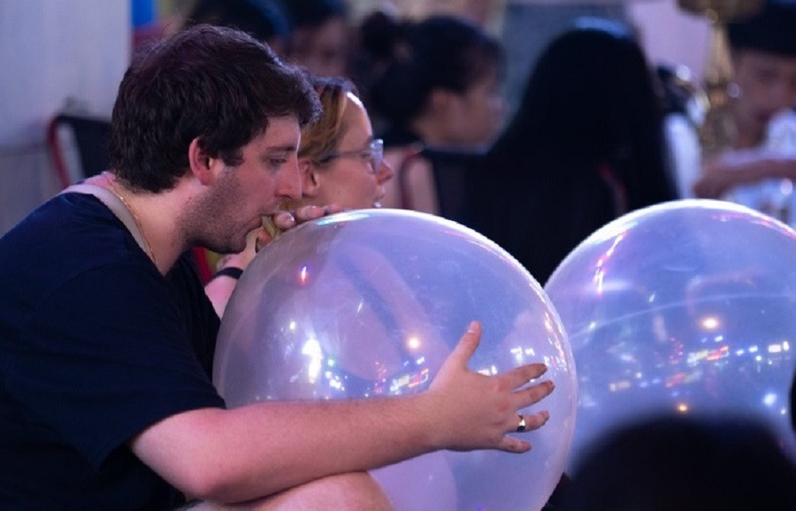 Khí bóng cười có thể gây ra hậu quả nghiêm trọng về sức khỏe, đe dọa tính mạng của người hít Khí bóng cười có thể gây ra hậu quả nghiêm trọng về sức khỏe, đe dọa tính mạng của người hít