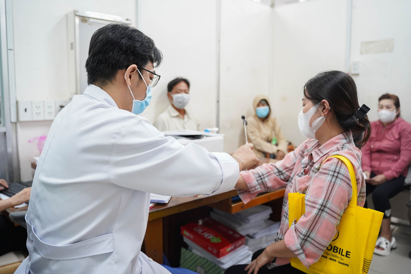 Các quyền lợi về bảo hiểm y tế của người dân vùng sáp nhập vẫn được duy trì cho đến khi có quy định mới Các quyền lợi về bảo hiểm y tế của người dân vùng sáp nhập vẫn được duy trì cho đến khi có quy định mới