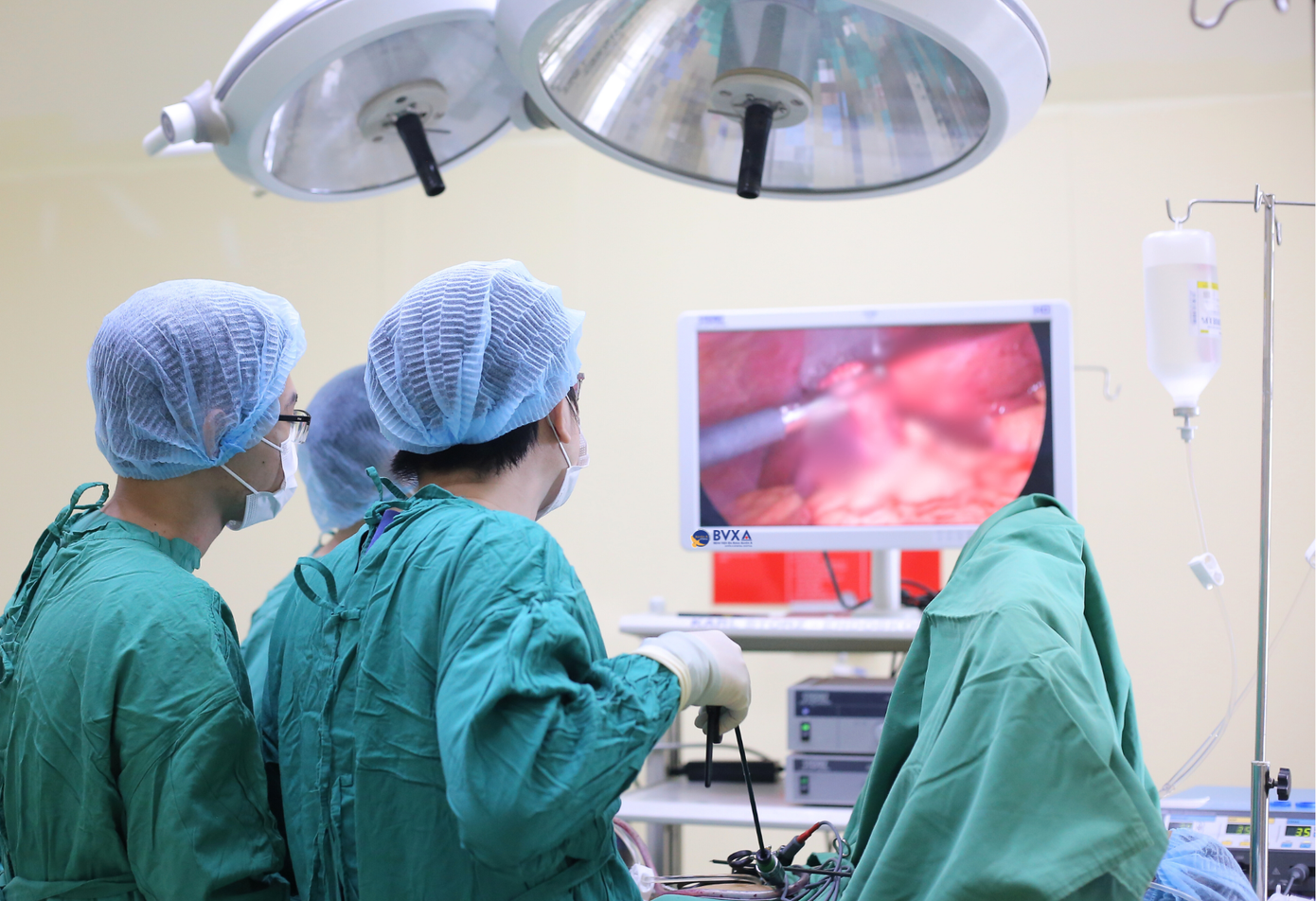 Ê kíp bác sĩ đã nỗ lực can thiệp giúp bệnh nhân qua nguy kịch