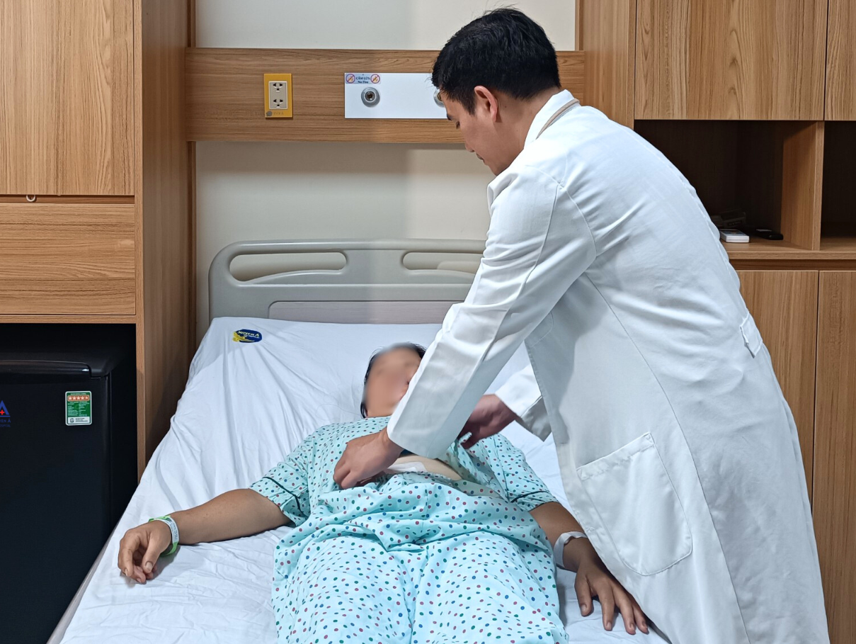 Sau phẫu thuật, sức khỏe của người bệnh đang phục hồi tốt Sau phẫu thuật, sức khỏe của người bệnh đang phục hồi tốt