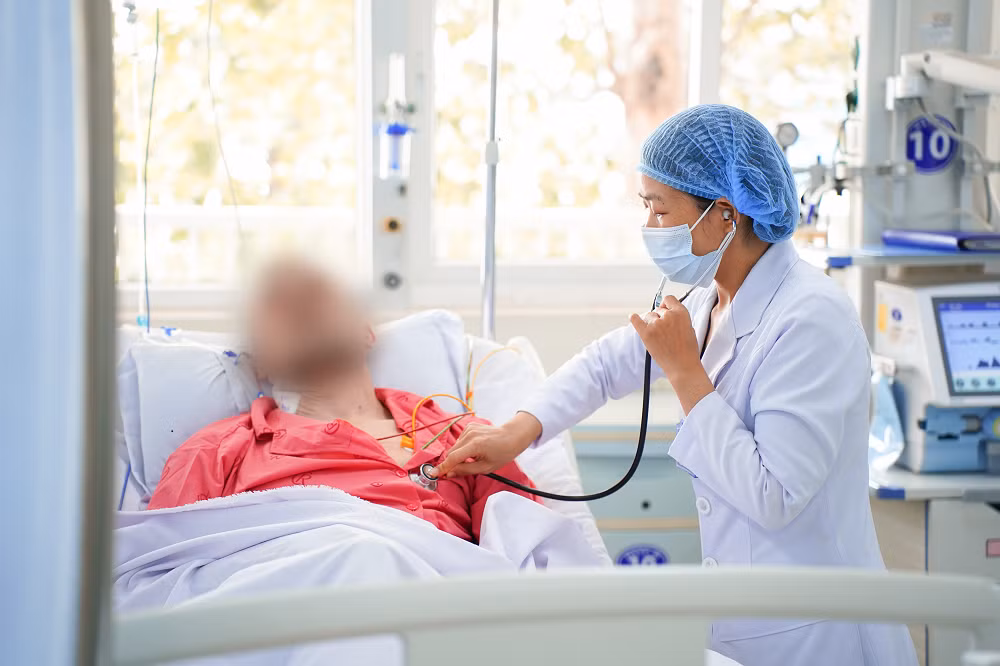 Sau khi được cấp cứu, điều trị tích cực, bệnh nhân đã qua cơn nguy kịch