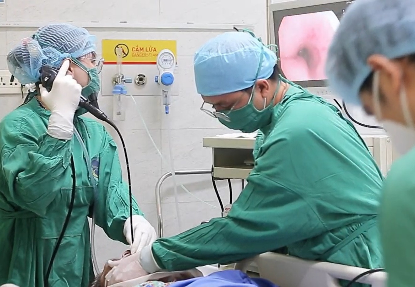 Các bác sĩ đã nhanh chóng can thiệp giúp bệnh nhân qua nguy kịch Các bác sĩ đã nhanh chóng can thiệp giúp bệnh nhân qua nguy kịch