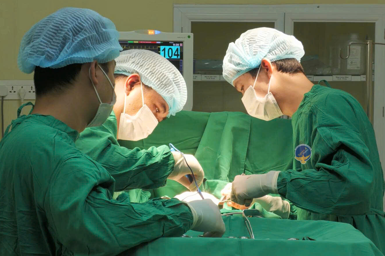 Ê kíp bác sĩ đã buộc phải cắt bỏ cả hai bên vú để tránh nguy hiểm tính mạng cho người bệnh