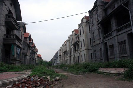 Với những dãy phố dài nằm im bất động này, không biết bao giờ thiên đường nhà đất mới trở lại cảnh nhộn nhịp như xưa