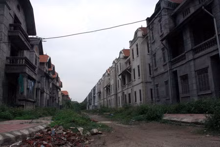 Với những dãy phố dài nằm im bất động này, không biết bao giờ thiên đường nhà đất mới trở lại cảnh nhộn nhịp như xưa