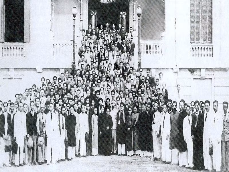 Toàn thể đại diện Quốc hội khóa I chụp ảnh với Chủ tịch Hồ Chí Minh