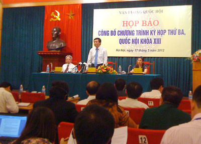 Chủ nhiệm Văn phòng Quốc hội chủ trì họp báo. Ảnh: Dân Trí