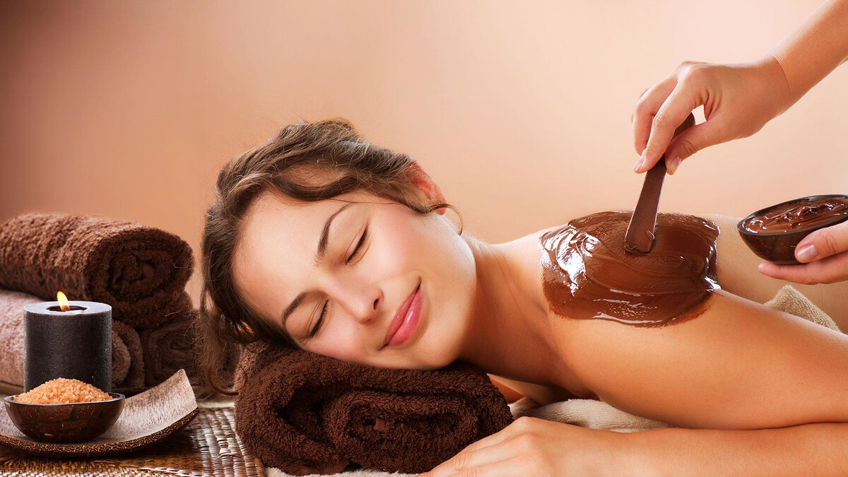 Kem massage chocolate không chỉ dậy mùi hương dễ chịu mà còn mời gọi những nụ hôn. Kem massage chocolate không chỉ dậy mùi hương dễ chịu mà còn mời gọi những nụ hôn.