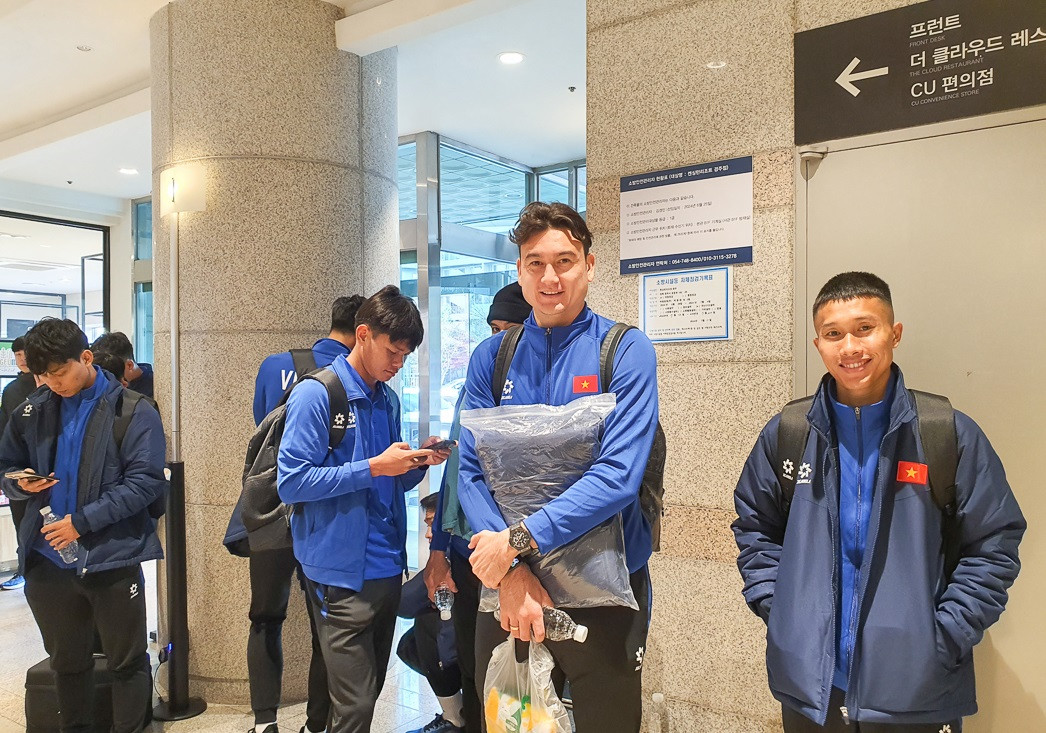 Đặng Văn Lâm và các đồng đội đã đến Hàn Quốc. Ảnh: VFF Đặng Văn Lâm và các đồng đội đã đến Hàn Quốc. Ảnh: VFF