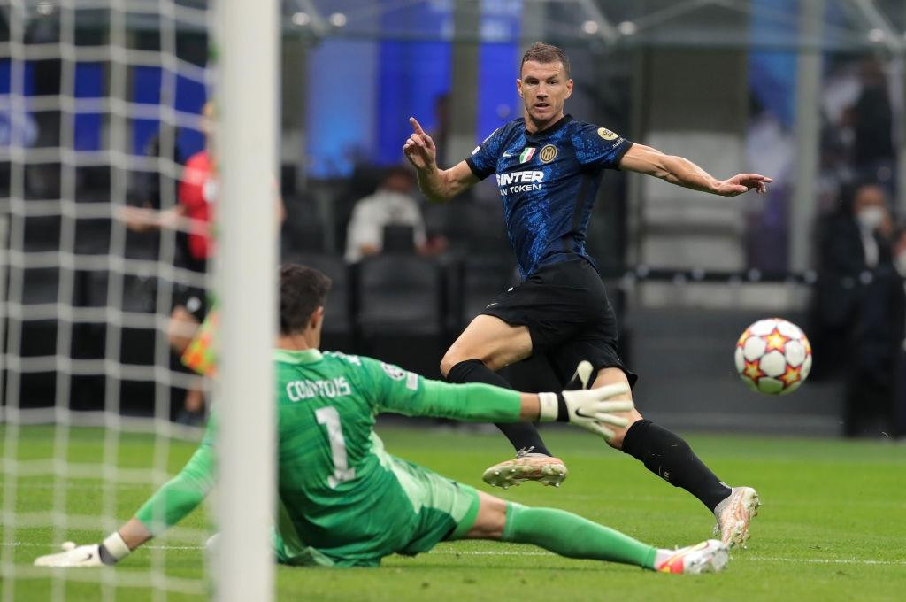 Hàng công Inter Milan bỏ lỡ nhiều cơ hội ghi bàn trong hiệp 1