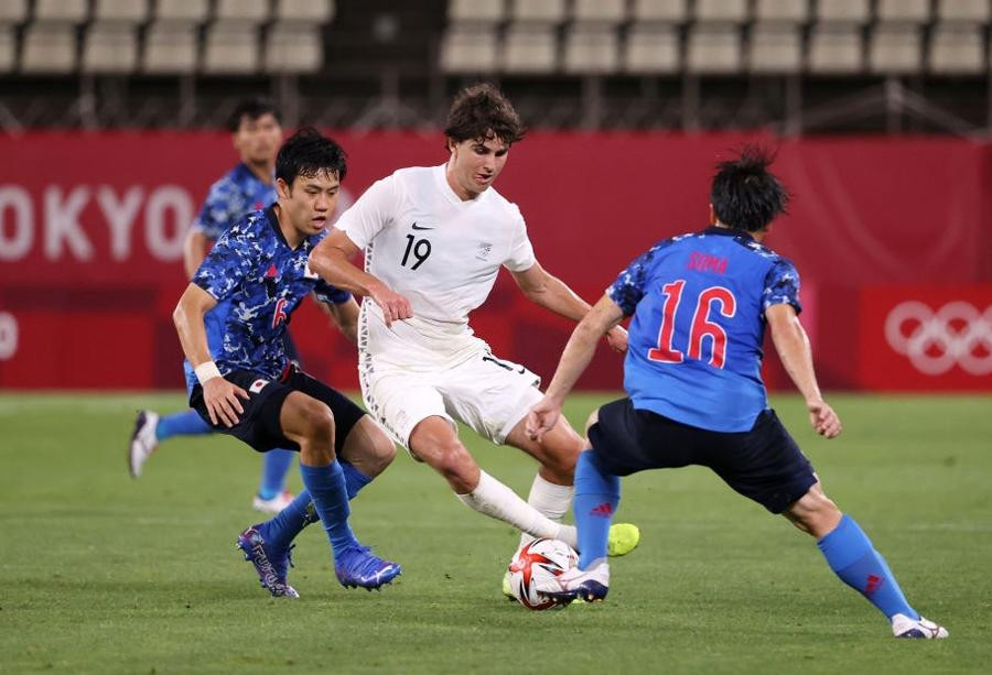 Olympic New Zealand đã gây nhiều khó khăn cho Nhật Bản với lối chơi phòng ngự