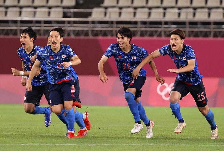 Olympic Nhật Bản giành chiến thắng 4-2 trên loạt đấu súng cân não