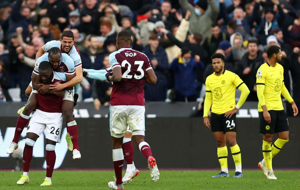 Chelsea đã để mất ngôi đầu bảng vào tay Man City sau trận thua West Ham Chelsea đã để mất ngôi đầu bảng vào tay Man City sau trận thua West Ham