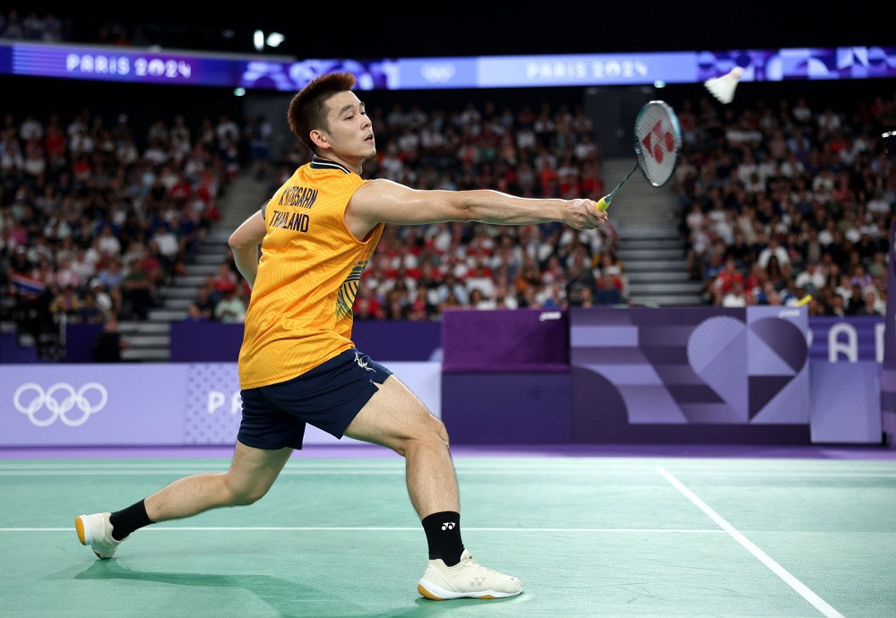 Kunlavut Vitidsarn lực bất tòng tâm trước Viktor Axelsen Kunlavut Vitidsarn lực bất tòng tâm trước Viktor Axelsen