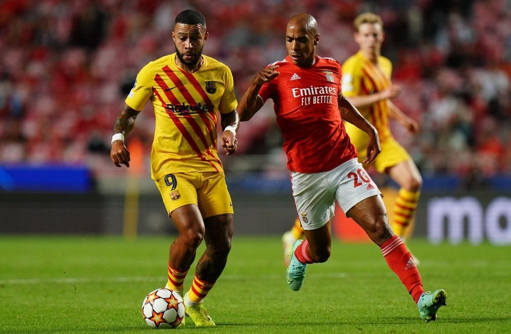 Hàng công của Barca hoàn toàn bế tắc ở Da Luz