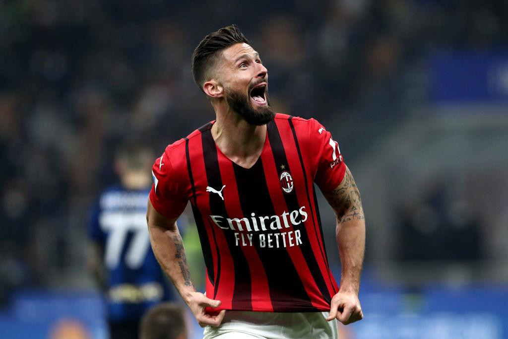 Giroud đã trở thành người hùng của Milan với cú đúp bàn thắng chỉ trong vòng 3 phút