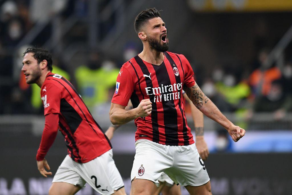Giroud lập cú đúp giúp AC Milan ngược dòng kịch tính ở derby