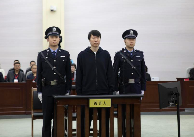 Li Tie trong phiên tòa sáng nay. Ảnh: CCTV