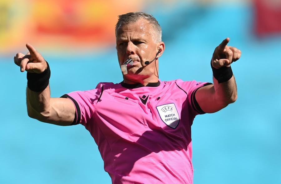 Trọng tài Kuipers đã điều khiển 6 trận chung kết các giải đấu của UEFA Trọng tài Kuipers đã điều khiển 6 trận chung kết các giải đấu của UEFA