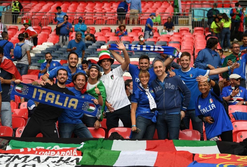 Nhiều CĐV Italia đã vào khán đài sân Wembley để chuẩn bị cho trận chung kết