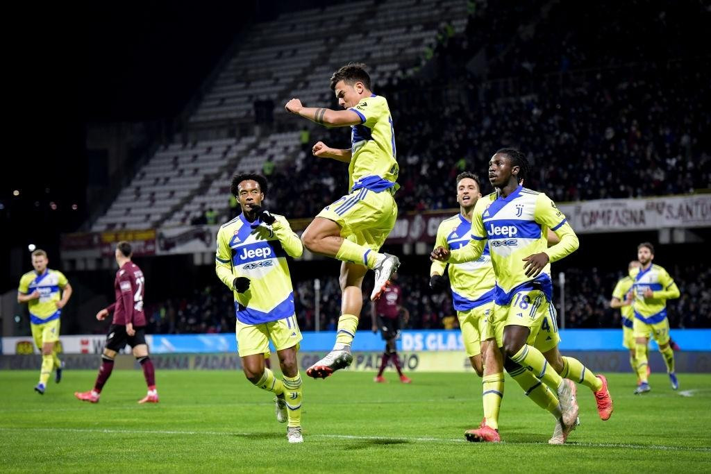 Juventus vượt lên dẫn trước ở phút 21 với bàn mở tỷ số của Dybala