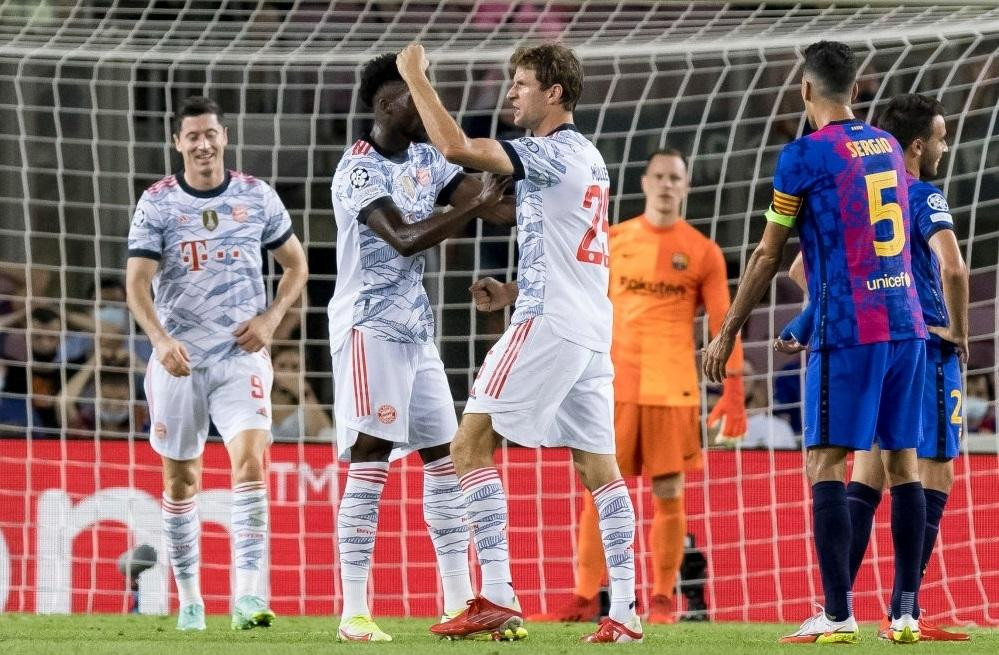 Thomas Muller mở tỉ số cho Bayern Munich ở cuối hiệp 1