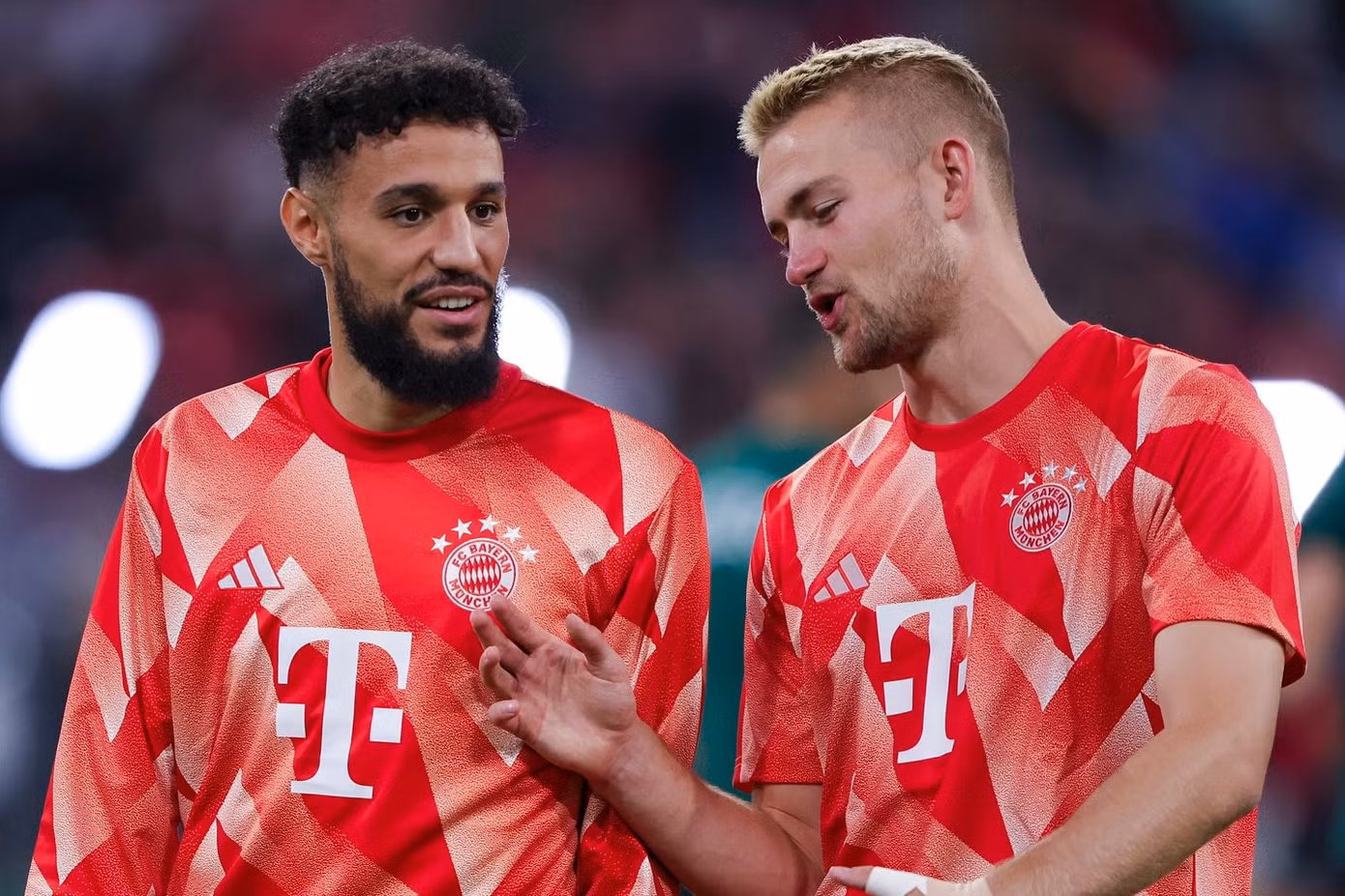 Mazraoui và De Ligt cùng nhau đến MU Mazraoui và De Ligt cùng nhau đến MU