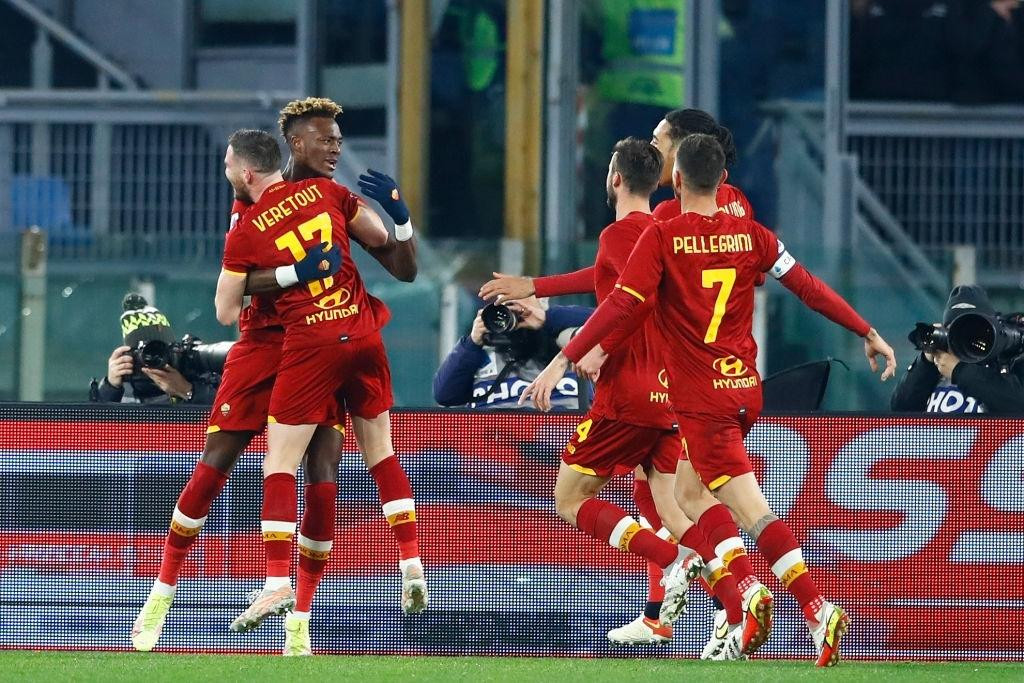 Roma sớm vượt lên dẫn trước nhờ cú đánh đầu của Abraham