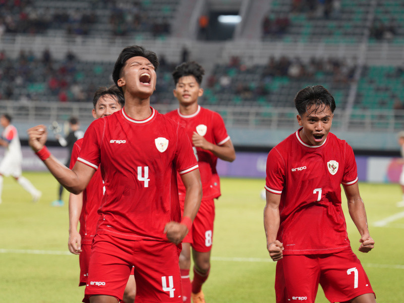 Các cầu thủ U19 Indonesia ăn mừng bàn thắng Các cầu thủ U19 Indonesia ăn mừng bàn thắng