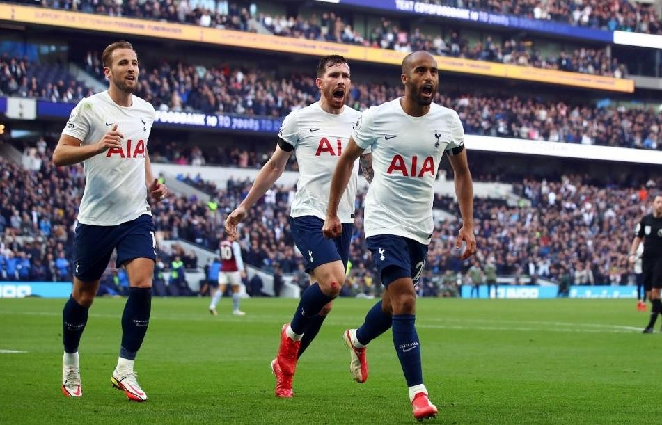 Moura ghi bàn thắng quyết định mang về 3 điểm cho Tottenham Moura ghi bàn thắng quyết định mang về 3 điểm cho Tottenham