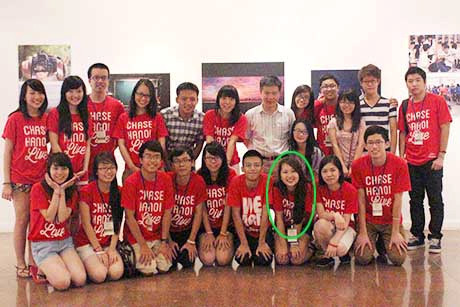 Nữ sinh Việt và các bạn cùng lớp, cô giáo tại Mỹ