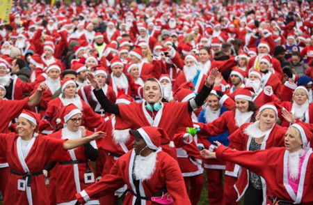 Hình ảnh thú vị về cuộc chạy đua của các ông già Noel trên thế giới ảnh 12