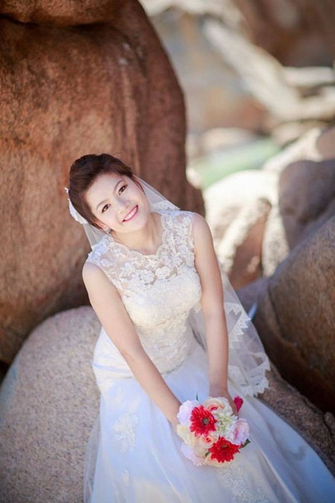 Cô Vũ Hồng Nhung vừa lên xe hoa vào ngày 24/10 vừa qua. Cô Vũ Hồng Nhung vừa lên xe hoa vào ngày 24/10 vừa qua