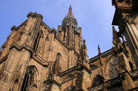  Kiến trúc Gothic biểu hiện rõ nhất ở cây cột Pilier des Anges trong nhà thờ này