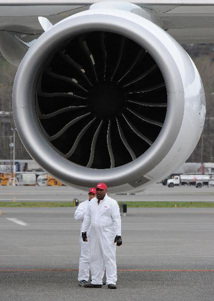 Loại máy bay mới sử dụng động cơ êm hơn, tiết kiệm hơn và mạnh hơn. Loại máy bay mới sử dụng động cơ mới, êm hơn, tiết kiệm hơn và mạnh hơn