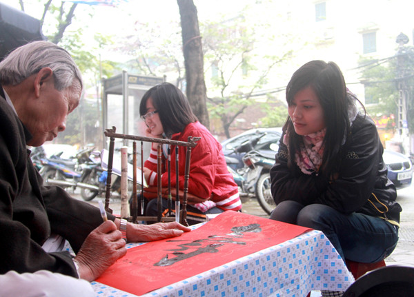 Nhiều bạn đến 