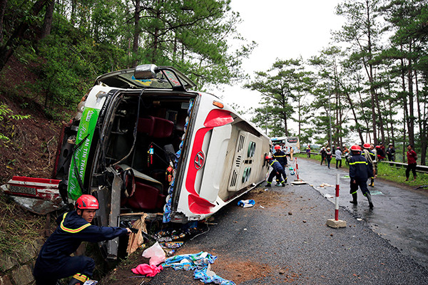 Hiện trường tai nạn thảm khốc khiến 7 người chết ở đèo Prenn ảnh 4