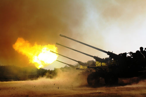  Pháo 57 li nhả đạn