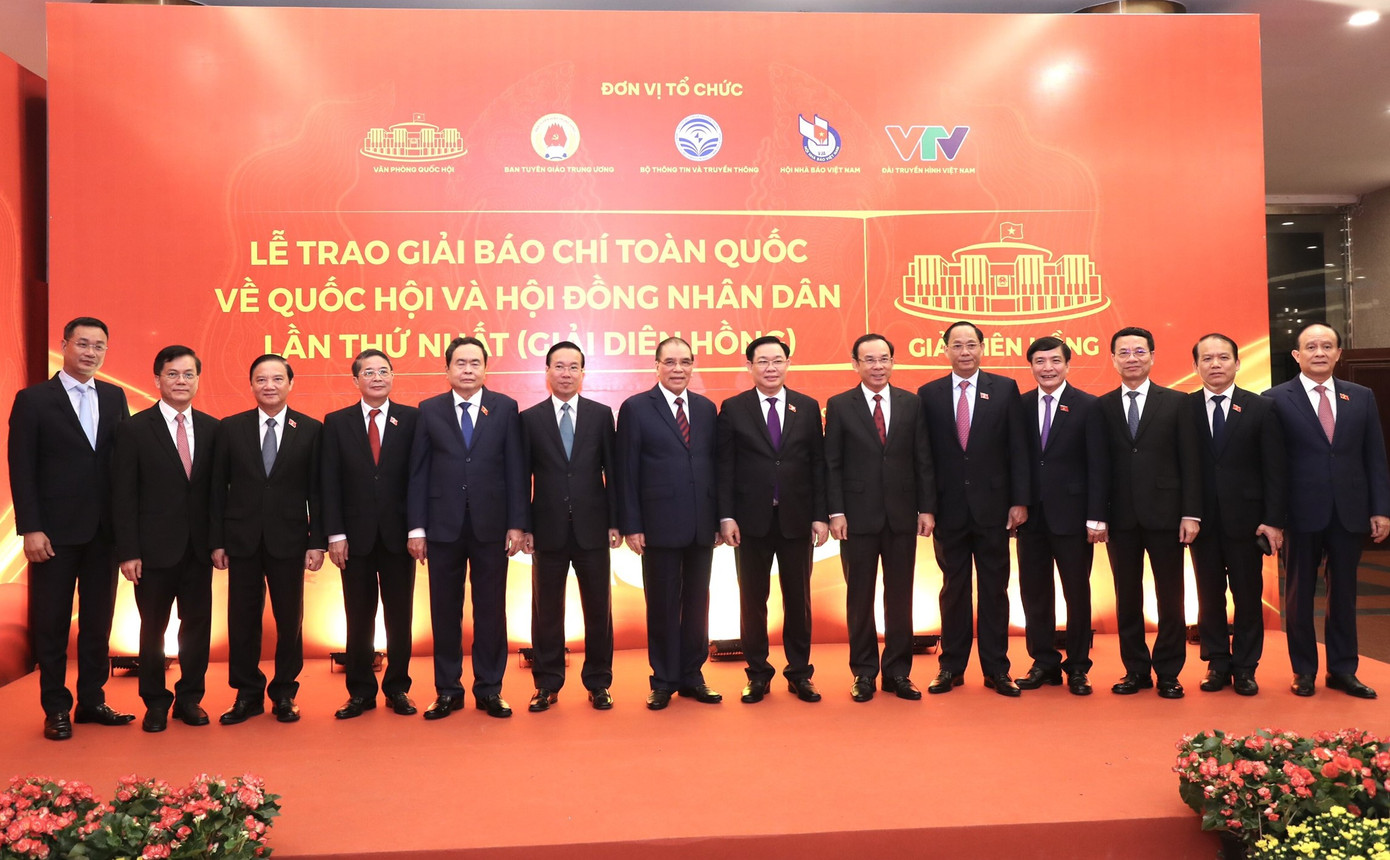 Lãnh đạo, nguyên Lãnh đạo Đảng, Nhà nước dự lễ trao giải. Ảnh: Nhật Minh Lãnh đạo, nguyên Lãnh đạo Đảng, Nhà nước dự lễ trao giải. Ảnh: Nhật Minh