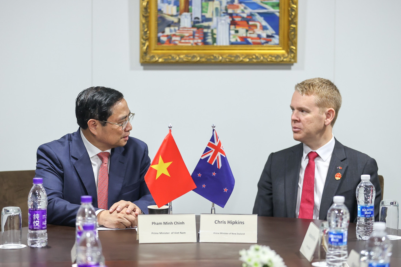 Thủ tướng Phạm Minh Chính và Thủ tướng New Zealand Chris Hipkins. Ảnh: Nhật Bắc