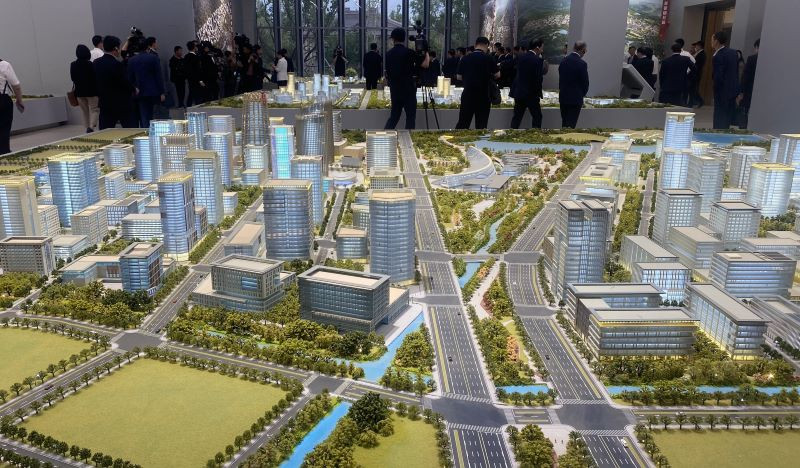 Mô hình Khu mới Hùng An, nơi được coi là thành phố trong mơ của Trung Quốc. (Ảnh: Văn Kiên) Mô hình Khu mới Hùng An, nơi được coi là thành phố trong mơ của Trung Quốc. (Ảnh: Văn Kiên)