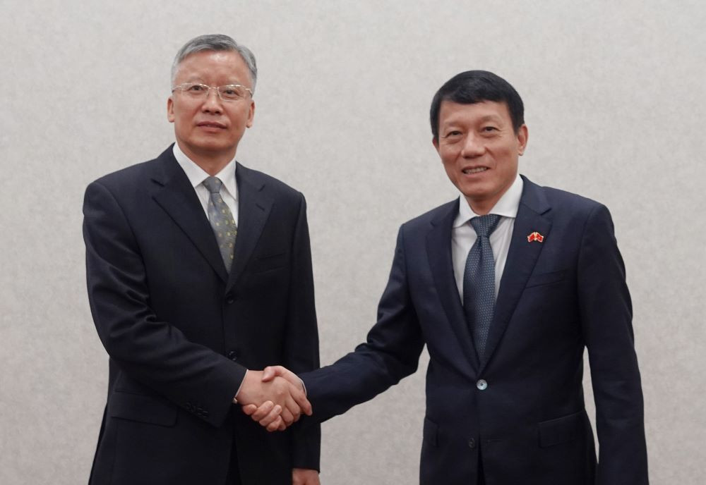 Thứ trưởng Bộ Công an Lương Tam Quang hội đàm với Thứ trưởng Bộ Tư pháp Trung Quốc Vương Chấn Giang. Ảnh: HQ