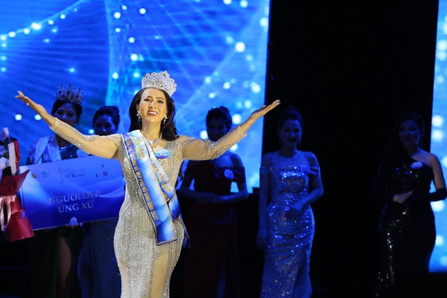 Bà Nguyễn Thị Cẩm My đoạt giải vàng của cuộc thi “Tỏa sáng vẻ đẹp phụ nữ Bình Định: Duyên dáng - Bản lĩnh - Tài năng”. Ảnh MXH Bà Nguyễn Thị Cẩm My đoạt giải vàng của cuộc thi “Tỏa sáng vẻ đẹp phụ nữ Bình Định: Duyên dáng - Bản lĩnh - Tài năng”. Ảnh MXH