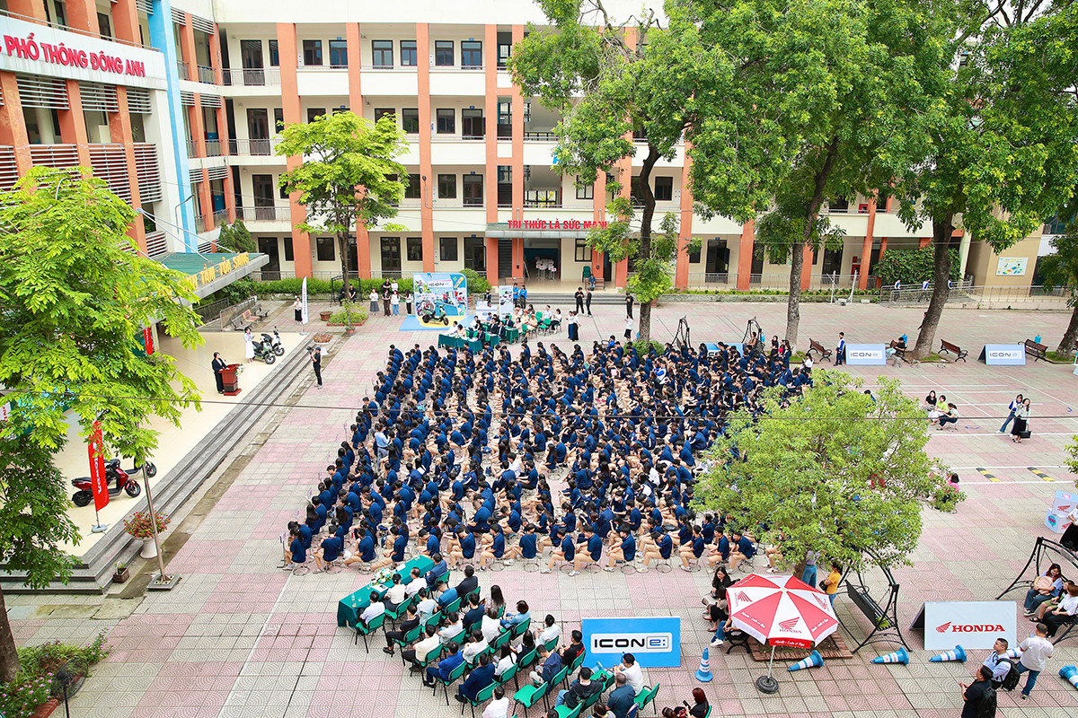 Buổi lễ có sự tham gia của gần 600 em học sinh lớp 11 Trường THPT Đông Anh Buổi lễ có sự tham gia của gần 600 em học sinh lớp 11 Trường THPT Đông Anh