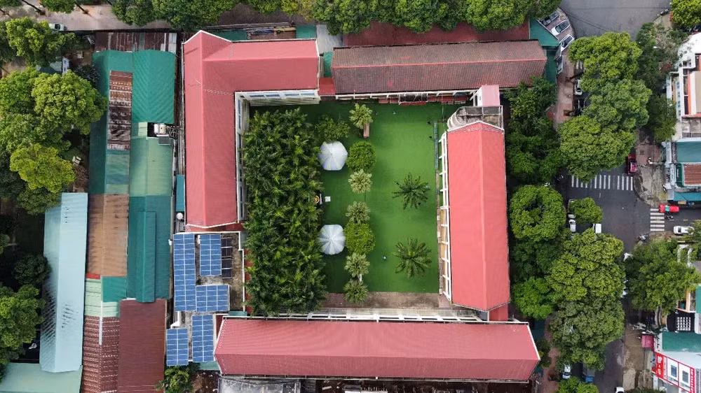 Khuôn viên Trường Nguyễn Bỉnh Khiêm nhìn từ trên cao.