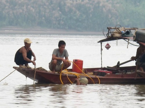 Những nỗ lực của thợ lặn vẫn chưa đem lại kết quả. Những nỗ lực của thợ lặn vẫn chưa đem lại kết quả