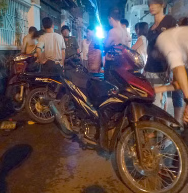 Hiện trường nơi kẻ cướp laptop gây tai nạn khi tìm đường tẩu thoát tối 18-9 tại Q.Tân Bình, TP.HCM. Ảnh: M.Thương