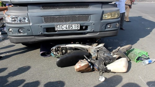 BẢN TIN ATGT: Xe cứu thương lao xuống ruộng, dân phá kính cứu bệnh nhân ảnh 2