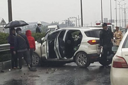 BẢN TIN ATGT: Xe cứu thương lao xuống ruộng, dân phá kính cứu bệnh nhân ảnh 3